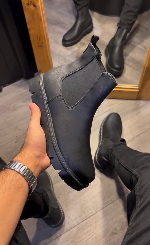 Leather Chelsea Boots In Total Black